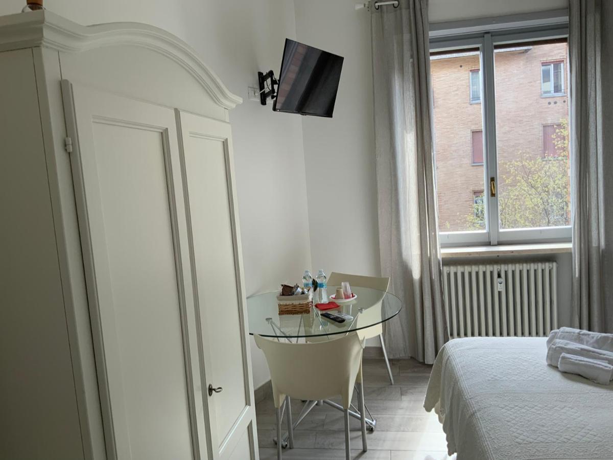 Hotel Domus Dotta New Bologna Exterior foto